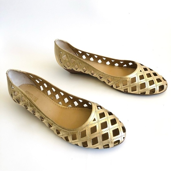 Kenneth Cole Reaction Peek Peek Perforated Wedges - Picture 3 of 15